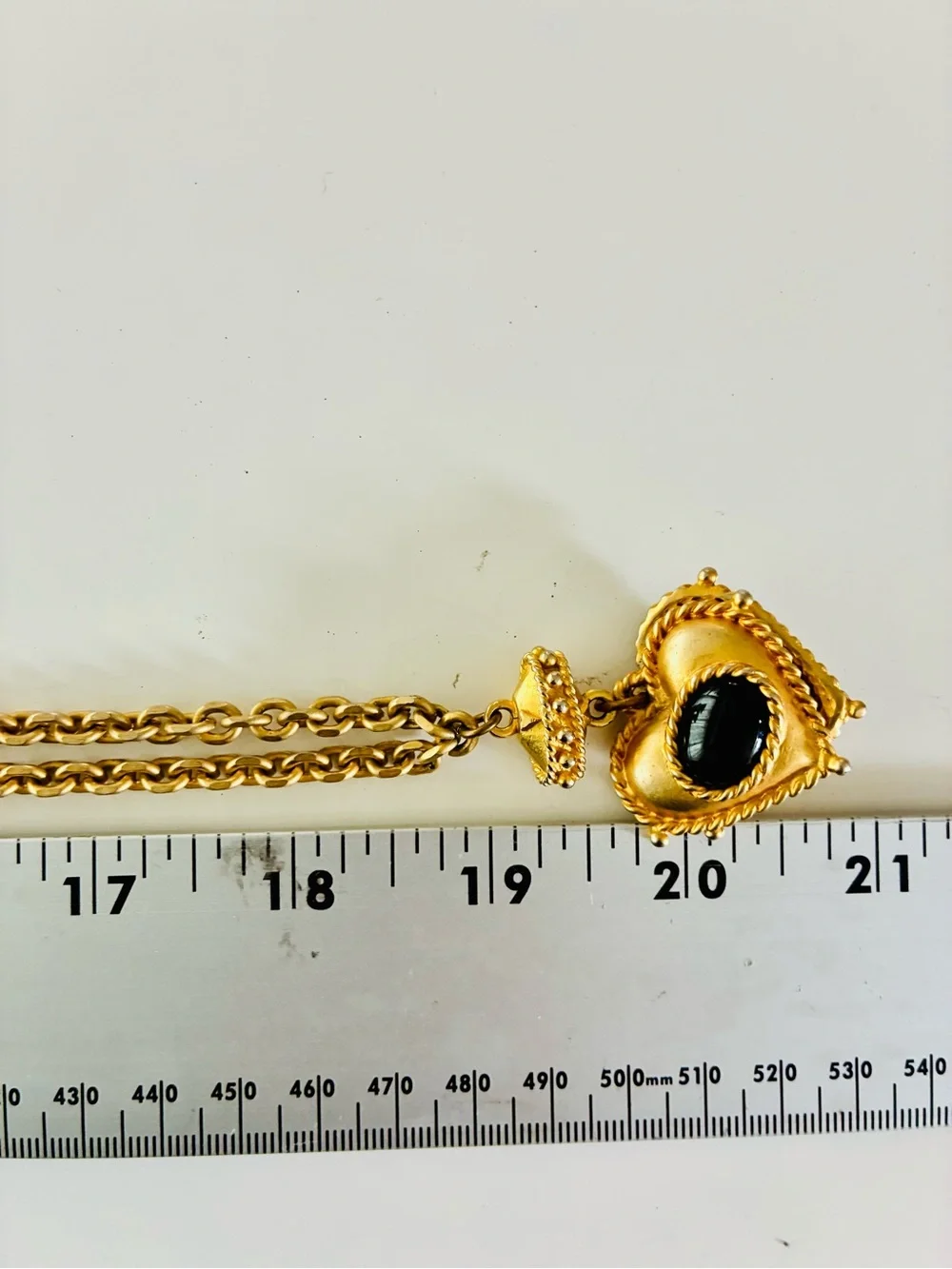 2019 Pascal Hubert ‘Tudor Heart’ Reversible Pendant Gold Chainlink Necklace EUC